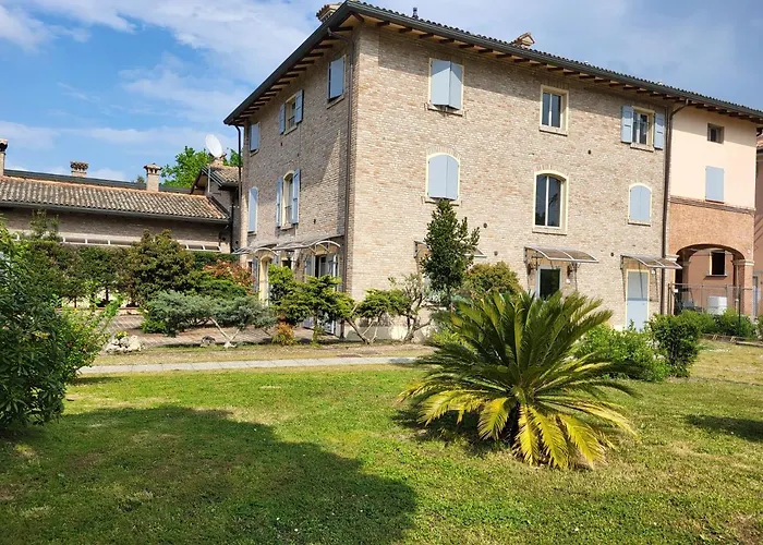 Antico Borgo Aparthotel 4*